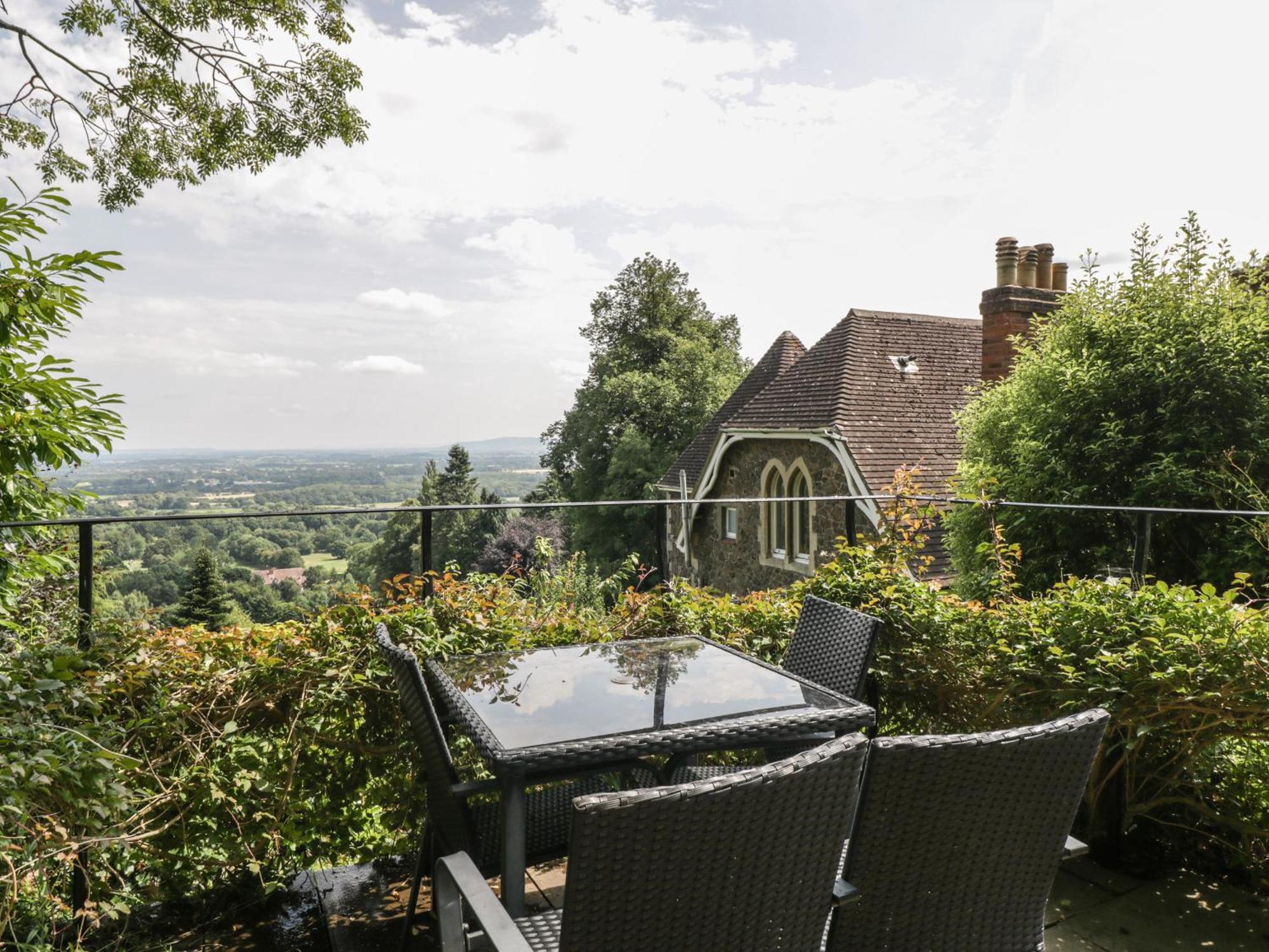 Amazing View Apartment Malvern Wells Bagian luar foto